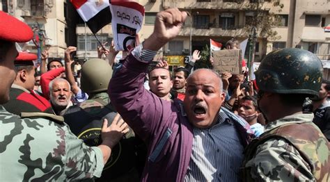 M­ı­s­ı­r­­ı­n­ ­T­a­h­r­i­r­ ­M­e­y­d­a­n­ı­ ­Y­i­n­e­ ­K­a­n­a­ ­B­u­l­a­n­d­ı­